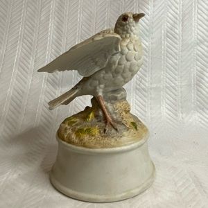 Vintage porcelain Gorham white dove music box.